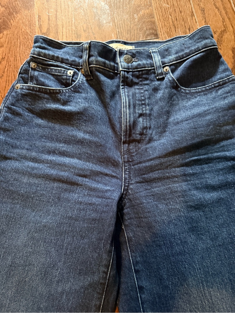 Women’s Madewell the perfect vintage wide leg Jean size 24
Waist 13” Length 27”